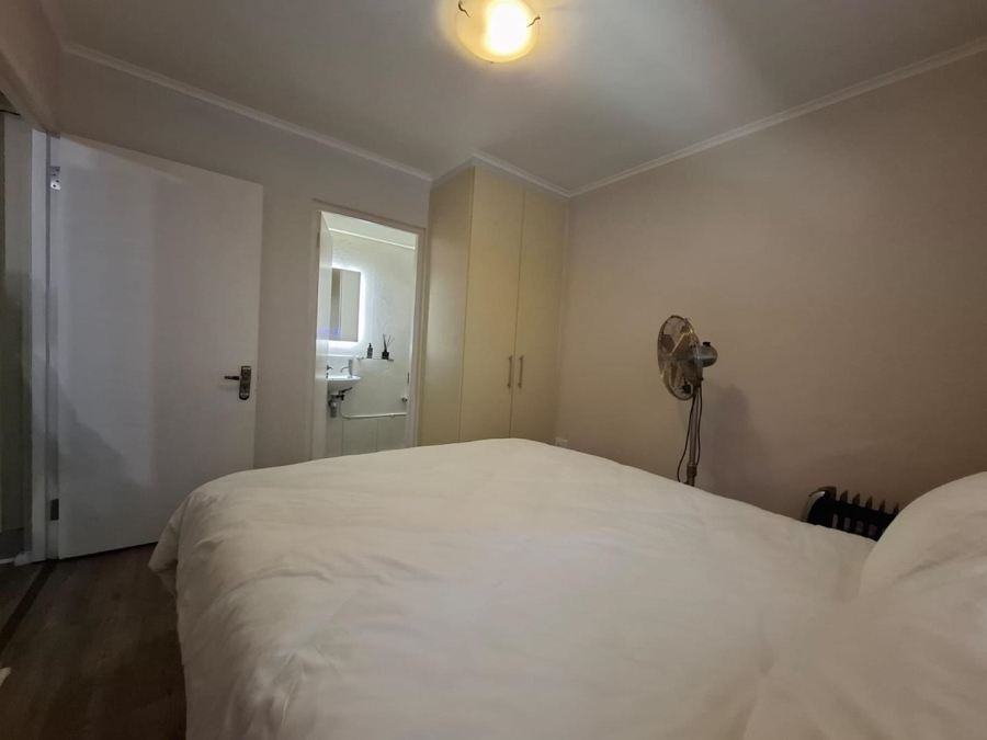 2 Bedroom Property for Sale in Sea Point Western Cape